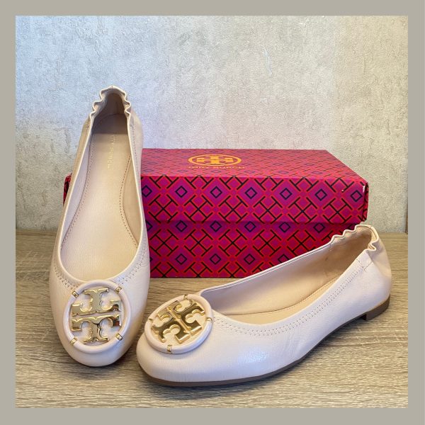 Tory Burch Zapato Ballerina Chelsea Multi Logo Nude Size 5.5 - Imagen 2
