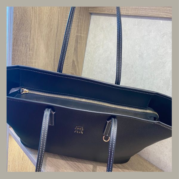 Tommy Hilfiger Tote Bag Medium Negro - Imagen 4