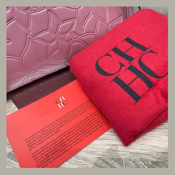 Carolina Herrera Inro Rosado Floral en Piel - Imagen 5