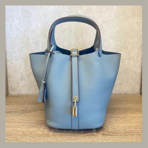 Basic & Chic Hand Bag Cuadrado con Candado Azul