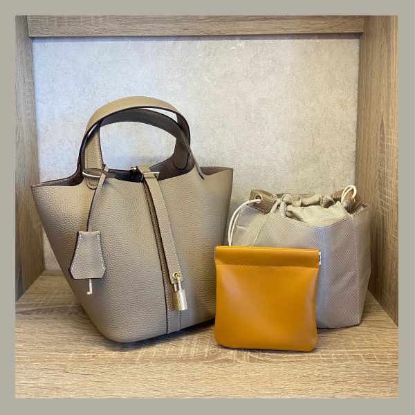 Basic & Chic Hand Bag Cuadrado con Candado Gris - Imagen 3
