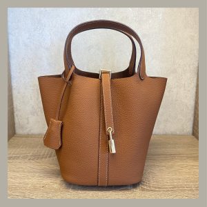 Basic & Chic Hand Bag Cuadrado con Candado Marrón