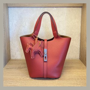 Basic & Chic Hand Bag Cuadrado Rojo