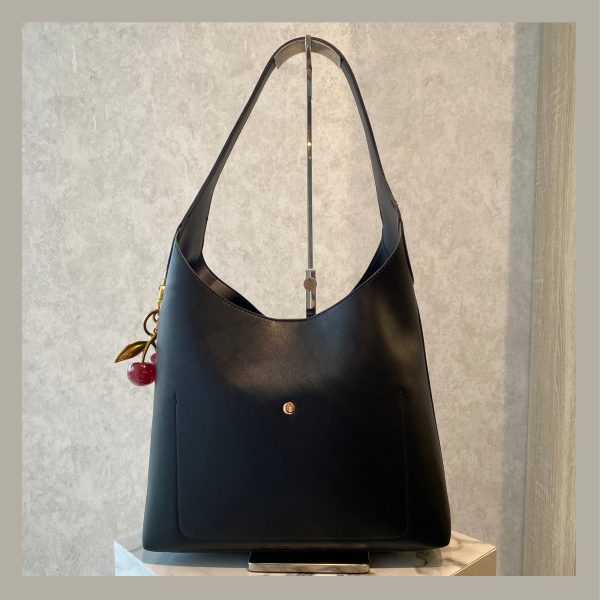 Basic & Chic Shoulder Bag Black with Cherry Charm - Imagen 3