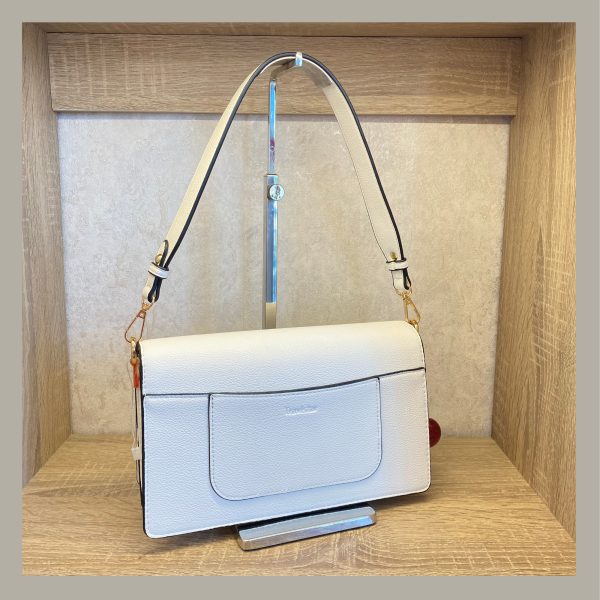 Basic & Chic Shoulder Bag C White & Cherry Bag Charm - Imagen 4