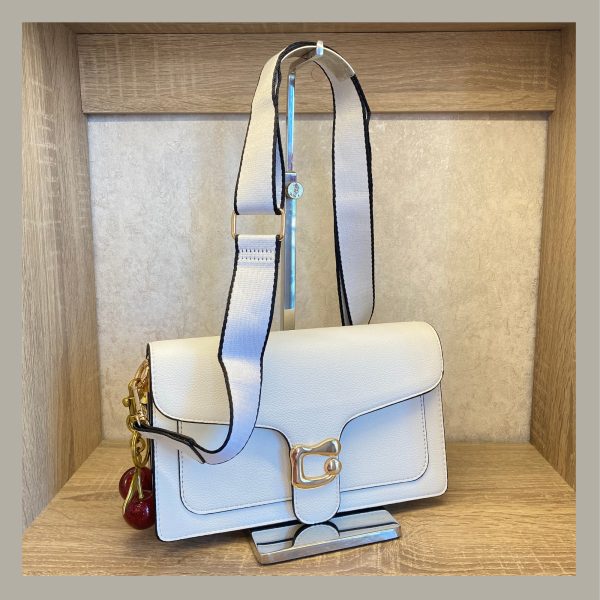 Basic & Chic Shoulder Bag C White & Cherry Bag Charm - Imagen 6