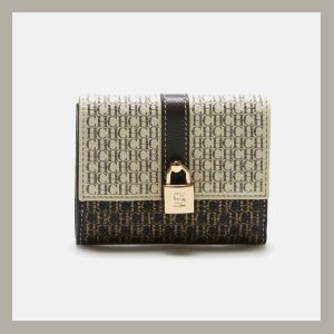 Carolina Herrera Monedero Matryoshka Locked M Canvas con Marrón